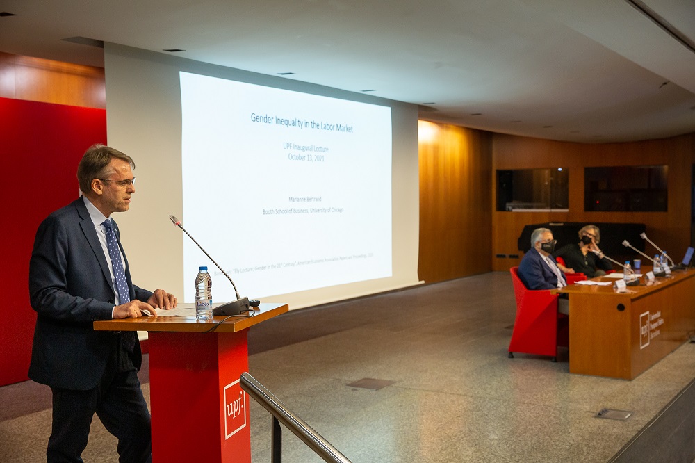 Oriol Amat during his opening speech