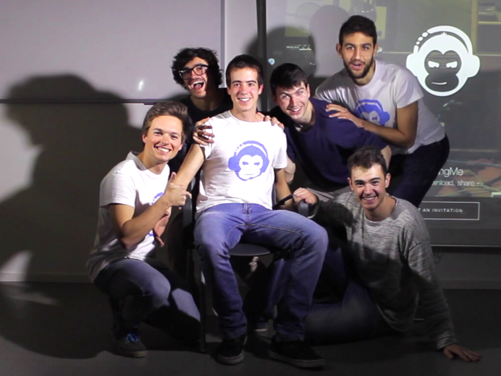 Miquel Tolosa, surrounded by the members of the MonkingMe team